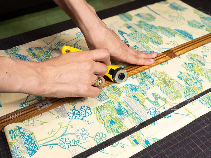 短冊生地の裁断